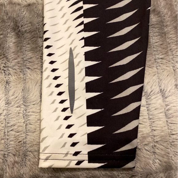 NWT Under Armour Leggings Size Small - Picture 11 of 12